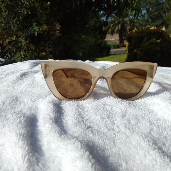 Bundle Jessica Simpson sunglass and 2 gift pairs main image 10